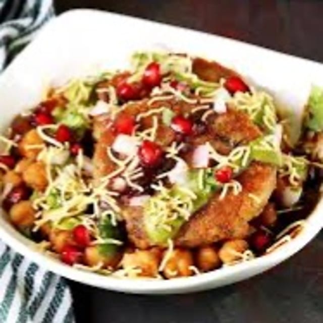 Aloo Tikki Chaat  Tray.
