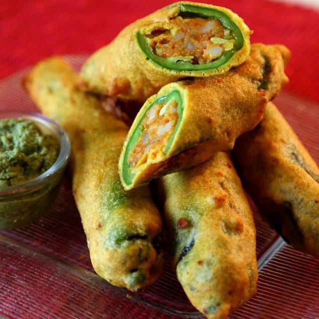 Stuffed Mirchi Bhajia Tray.